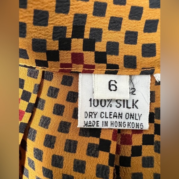 VNTG Oscar de la Renta Patterned Blouse and skirt set 100% silk - Picture 6 of 7